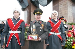 Председатель городского Совета ветеранов Великой Отечественной войны Анатолий Филиппович Алешкин на церемонии возложения цветов на мемориальной площади.