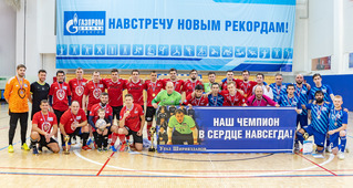 Победители и участники соревнований по мини-футболу среди работников предприятия в рамках ежегодной спартакиады ООО «Газпром добыча Уренгой»