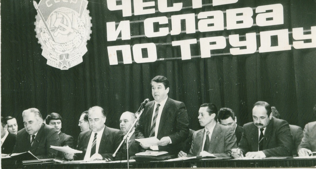 Рем Иванович Вяхирев и Виктор Степанович Черномырдин на выездном заседании в Новом Уренгое