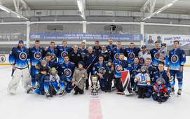 Команда-победитель большого хоккейного турнира Общества «Газпром добыча Уренгой»