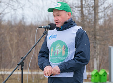 Генеральный директор ООО "Газпром добыча Уренгой" обращается к собравшимся