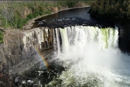 Место, выбранное для экстремальной экспедиции, называют «Страной тысячи водопадов».