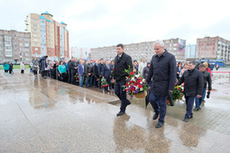 Руководители ООО "Газпром добыча Уренгой" приняли участие в церемонии возложения цветов