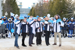 Участники телеэкспедиции — сотрудники Службы по связям с общественностью и СМИ ООО «Газпром добыча Уренгой»