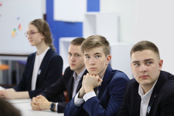 Учащиеся «Газпром-класса» на тематическом уроке «Преимущество метана как наиболее экологичного и экономичного вида моторного топлива»