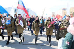 Сотрудники ООО "Газпром добыча Уренгой" для праздничного шествия облачились в военную форму времен Великой Отечественной