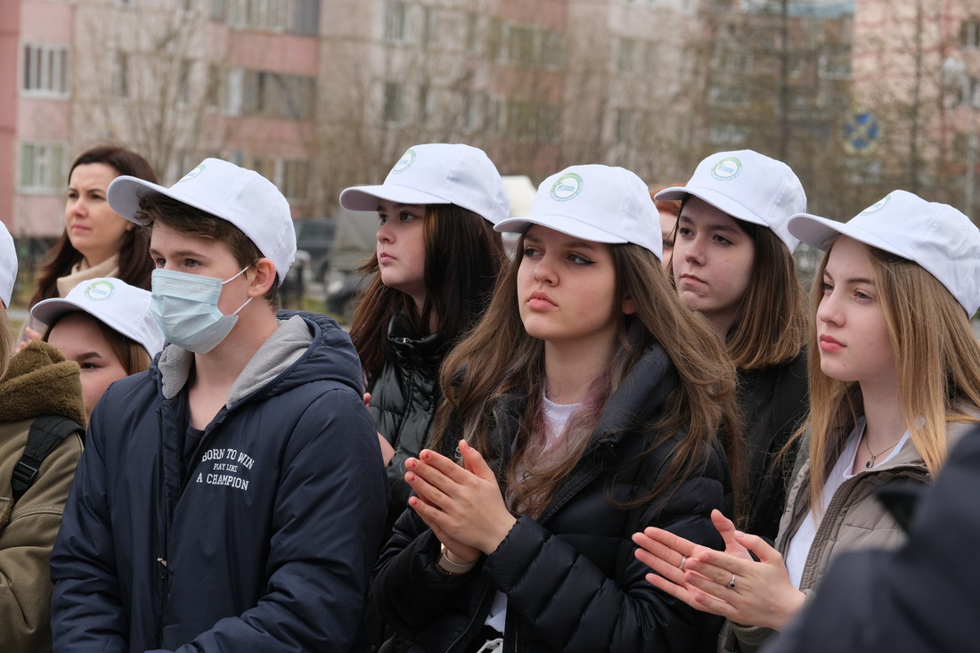 Экологические отряды ООО «Газпром добыча Уренгой» приняли участие в открытии городской летней трудовой кампании