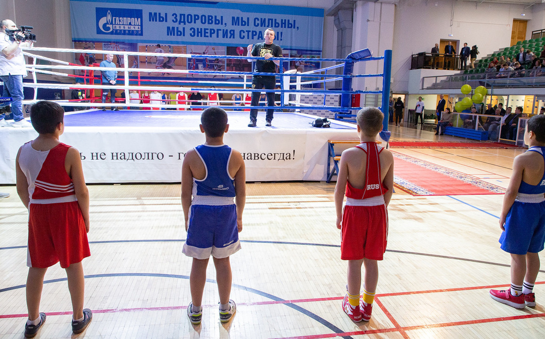 Мастер-класс по боксу для новоуренгойских спортсменов провел чемпион России и мира по боксу
