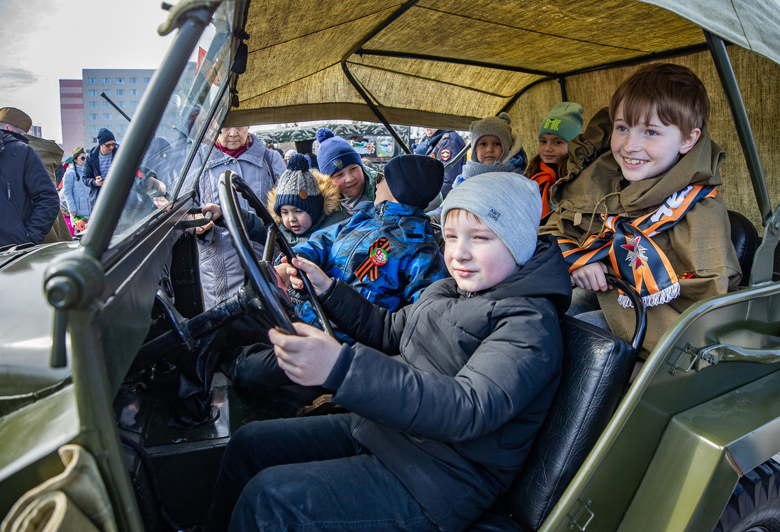Выставка военной техники, организованная коллективом ООО «Газпром добыча Уренгой», очень понравилась юным новоуренгойцам