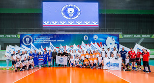 Участники V Арктического благотворительного турнира по волейболу «Кубок Губернатора Ямала»