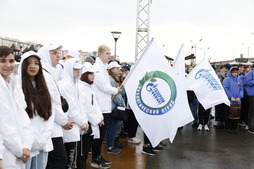 Юные экоактивисты ООО «Газпром добыча Уренгой» на открытии летней трудовой смены города