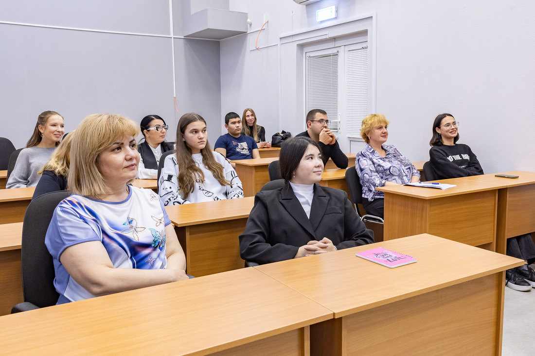 Для участников нового набора и их опекунов прошла вступительная лекция по содержанию программы