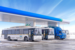 Заправка техники ООО «Газпром добыча Уренгой» на автомобильной газонаполнительной компрессорной станции