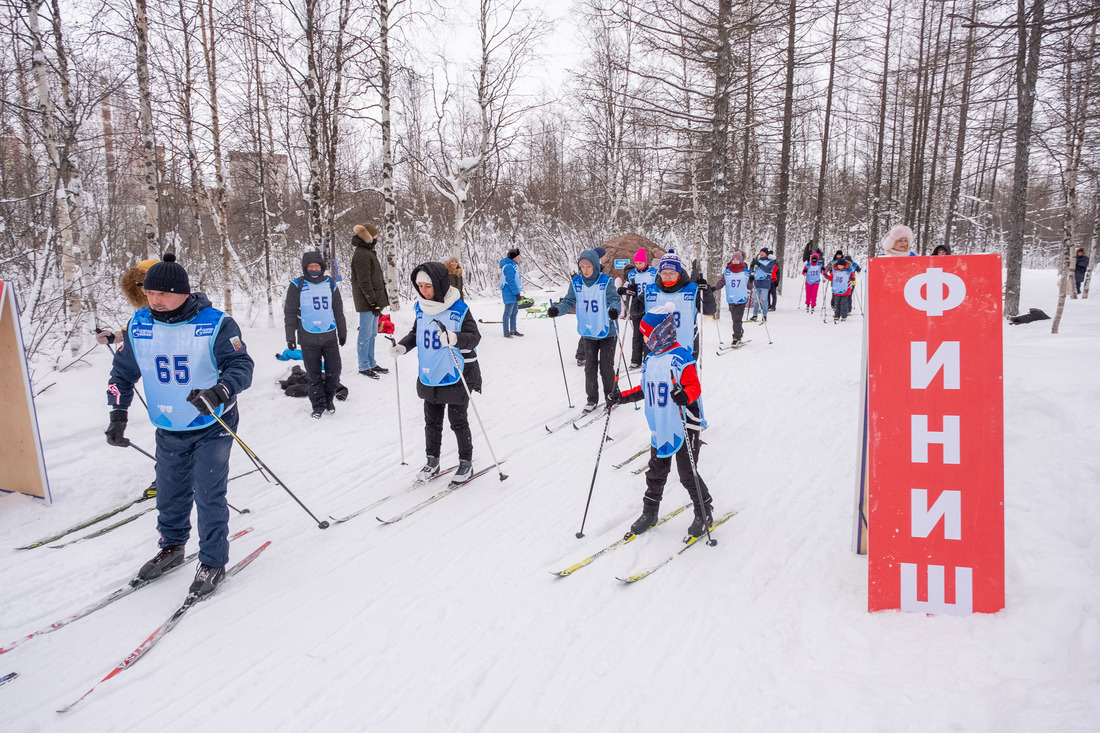 Сотрудники ООО «Газпром добыча Уренгой» на трассе профсоюзной лыжни