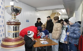 После мастер-класса участники получили автографы от действующего чемпиона Всероссийской хоккейной лиги