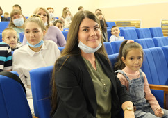 На фестиваль в двух номинациях «Изобразительное искусство» и «Литературное творчество» было представлено 136 работ 130 детей (в возрасте от 5 до 17 лет) работников ООО «Газпром добыча Уренгой»