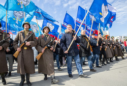 Работники ООО «Газпром добыча Уренгой» в многотысячной колонне «Бессмертного полка»