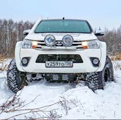 «Монстр», за рулем которого Александр Еликов
покоряет снежное бездорожье