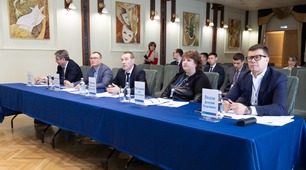 На базе объективного анализа экспертов среди представленных докладов были определены наиболее перспективные направления, способные привести к качественным изменениям в системе ТЭК