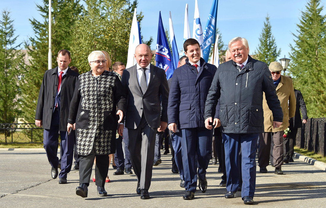 Празднования посетил Губернатор Ямало-Ненецкого автономного округа Дмитрий Артюхов (на фото второй справа)