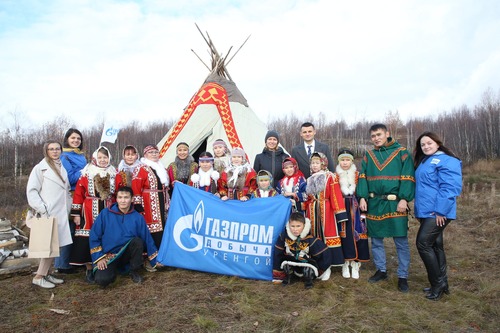 Делегация ООО «Газпром добыча Уренгой» посетила село Самбург Пуровского района, где проживает коренное население Ямала
