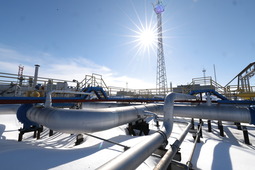 Коллектив газового промысла № 1 обеспечивает добычу и подготовку к транспорту углеводородного сырья из сеноманской и валанжинской залежей Уренгойского нефтегазоконденсатного месторождения