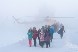 Даже мороз ниже 45 градусов не помешал школьникам прилететь из Самбурга в Новый Уренгой