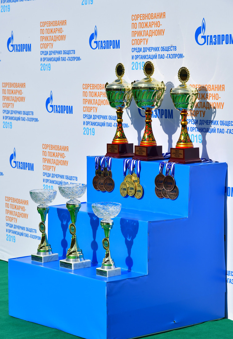 Кубки и медали соревнований по пожарно-прикладному спорту среди дочерних компаний и организаций ПАО «Газпром»