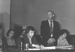Юнир Биктимирович Салихов во время рабочего совещания