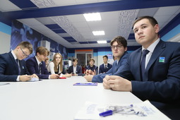 Ученики десятого «Газпром-класса» обсудили с кураторами из ООО «Газпром добыча Уренгой» свои научно-исследовательские проекты