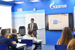Молодые специалисты Общества "Газпром добыча Уренгой" рассказали ребятам о корпоративных традициях предприятия