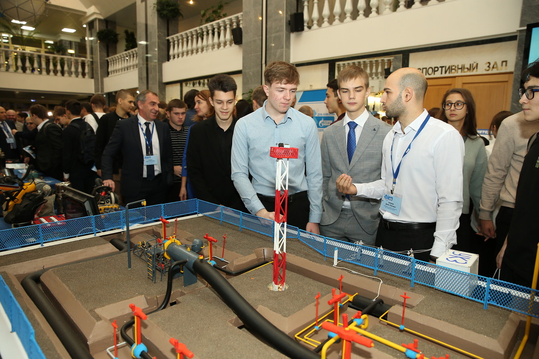 День компании посетили обучающиеся «Газпром-классов», участники программы «Будущее вместе — Старт в профессию» и студенты средних специальных учебных заведений Нового Уренгоя