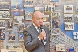 Генеральный директор ООО "Газпром добыча Уренгой" Александр Корякин обращается к победителям конкурса