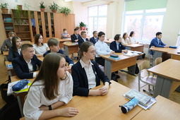 Участники экологического урока, ученики десятого "Газпром-класса"