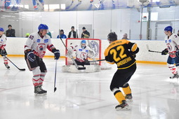 Игра между командой Аппарата управления и сборной Управления связи за третье место в турнирной таблице хоккейного чемпионата