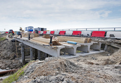 Работы по капитальному ремонту железобетонного моста через реку Яра-Яха
