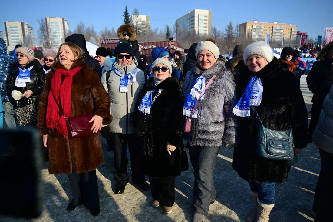 Праздничную атмосферу на Дне оленевода прекрасно дополнила солнечная погода, что особенно порадовало гостей