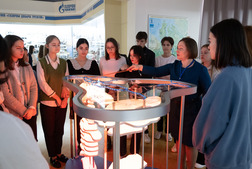 В Музее истории ООО «Газпром добыча Уренгой» представлена трехмерная модель уникального Уренгойского нефтегазоконденсатного месторождения