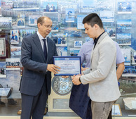 Церемония вручения именных сертификатов на право трудоустройства в ООО «Газпром добыча Уренгой»