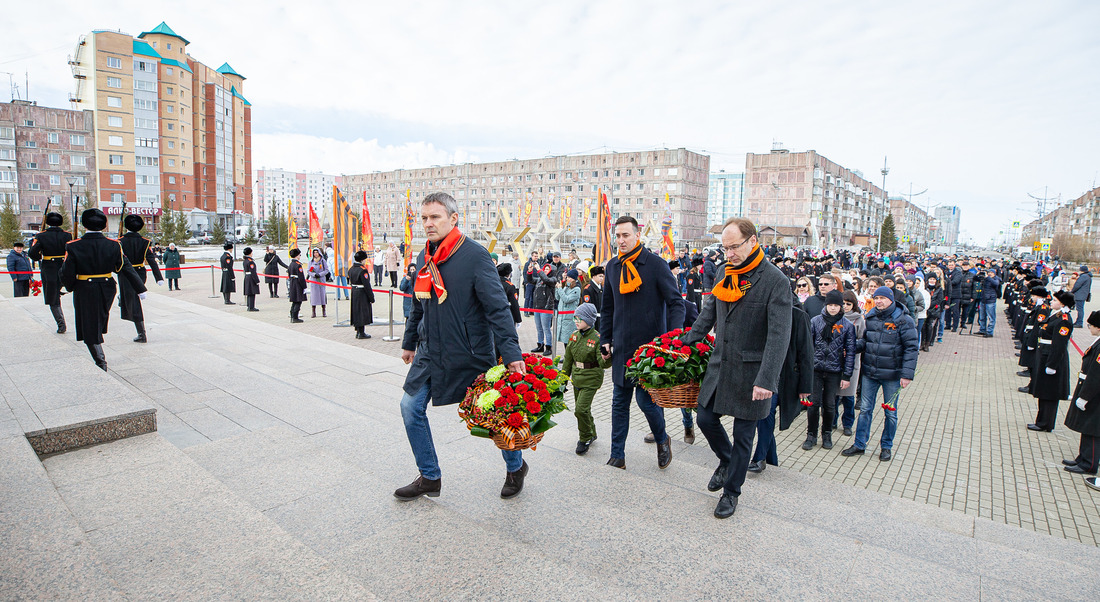Сотрудники Общества «Газпром добыча Уренгой» приняли участие в церемонии возложения цветов к Вечному огню
