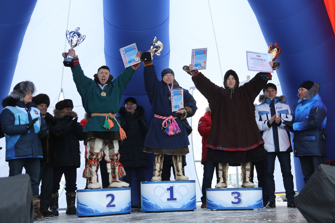 Каждый год один из победителей Открытых соревнований оленеводов в Надыме получает от ООО «Газпром добыча Уренгой» главный приз — снегоход