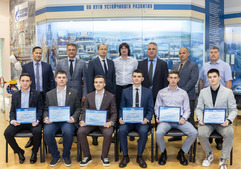 Финалисты открытого 23-го конкурса на право трудоустройства в ООО «Газпром добыча Уренгой» с руководством предприятия