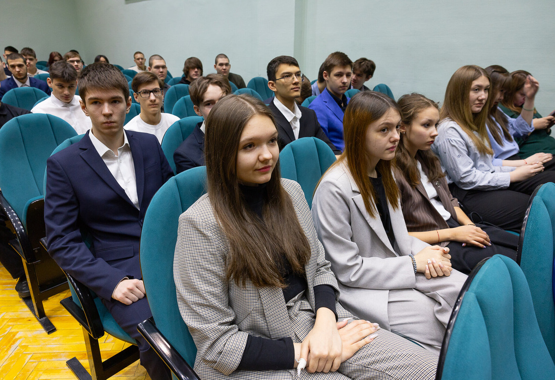 Вручение именных сертификатов ООО «Газпром добыча Уренгой» лучшим студентам техникума прошло в рамках III конференции студентов и учащихся «Молодые исследователи в науке и технике»