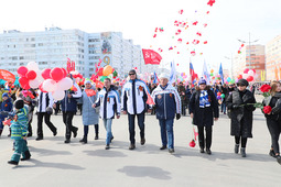 В праздничном шествии приняли участие руководители и  работники всех подразделений ООО «Газпром добыча Уренгой»