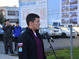 Губернатор ЯНАО Дмитрий Артюхов принял участие в торжественном открытии проезда имени Алексея Боброва в Новом Уренгое