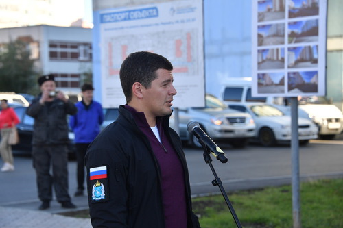 Губернатор ЯНАО Дмитрий Артюхов принял участие в торжественном открытии проезда имени Алексея Боброва в Новом Уренгое