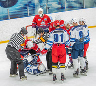 Игровой момент. Матч между командами "Белоярское УАВР" и "Газодобытчик"