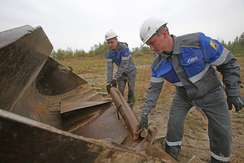 Более десяти лет в Обществе «Газпром добыча Уренгой» реализуется программа по очистке месторождения от свалок, образовавшихся в первые годы его освоения и разработки