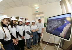 Участники проекта "Экологический отряд ООО "Газпром добыча Уренгой"" первыми увидели экологический фильм "Ямал. Времена года"