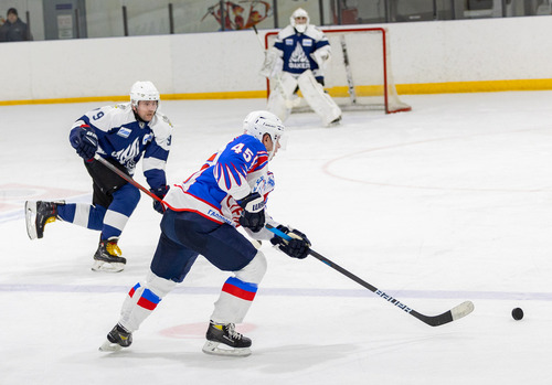 Команда Общества "Газпром добыча Уренгой" «Факел 40+» традиционно принимает участие в отборочном этапе Всероссийских соревнований по хоккею среди любительских команд «Ночная хоккейная лига»